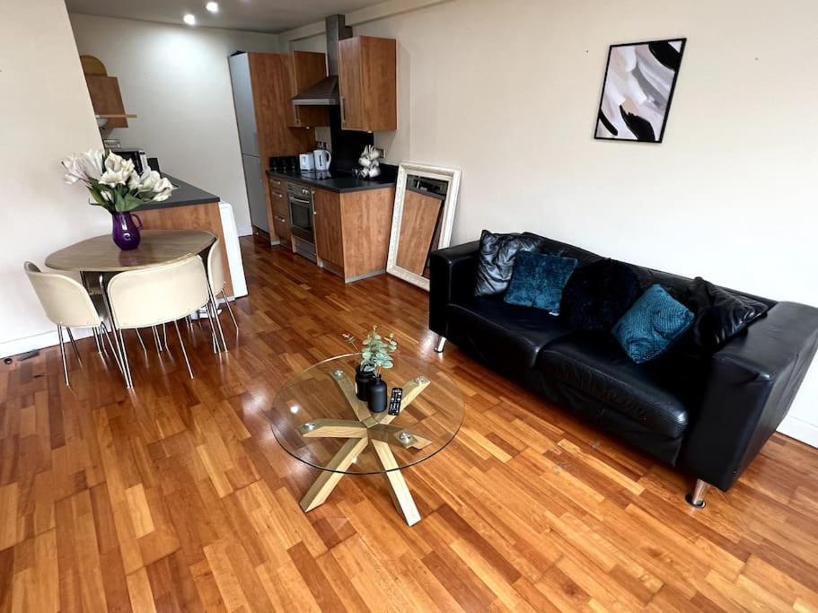 Entire Flat, 2 Bedroom & 2 Bathrooms In 버밍엄 외부 사진